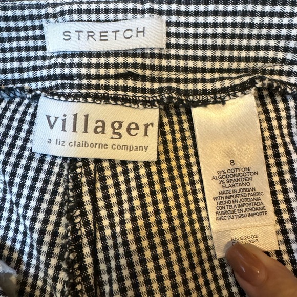 Villager Liz Claiborne. Black & white stretch capri pants - Picture 8 of 8